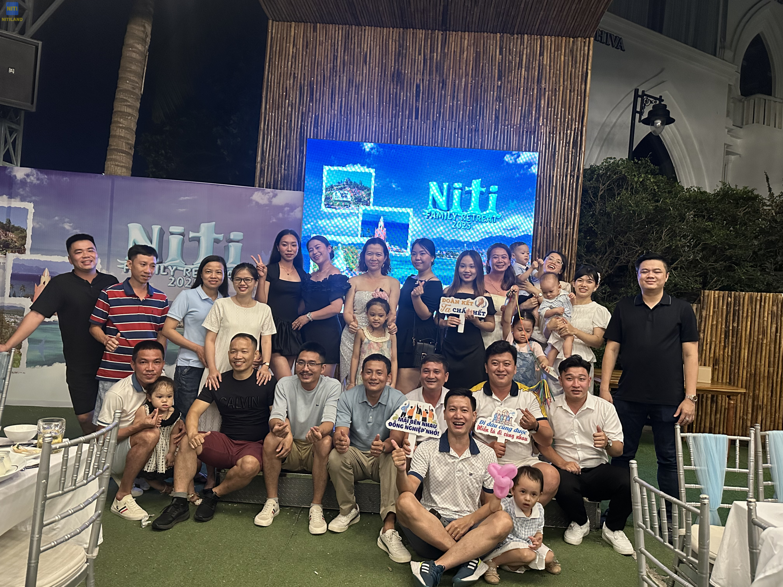 Đêm tiệc Gala Dinner gắn kết tập thể nhân viên công ty Nitiland trong chuyến du lịch nghỉ dưỡng năm 2025
