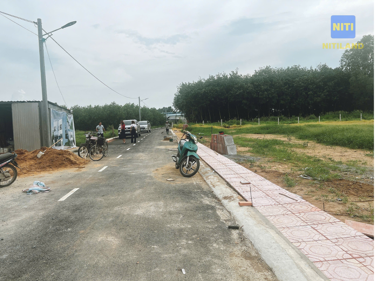 Khách hàng tham quan đất nền An Viễn tại An Phát 11.