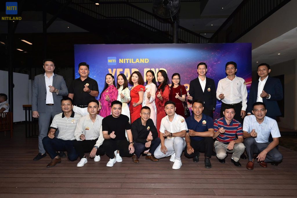 Tập thể nhân viên công ty NitiLand rạng rỡ gắn kết tại sự kiện Year End Party năm 2025