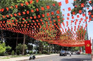 chào mừng Đồng Nai lên thành phố Trực thuộc Trung ương cờ Đảng cờ Tổ quốc đường Nguyễn Văn Trị Trấn Biên