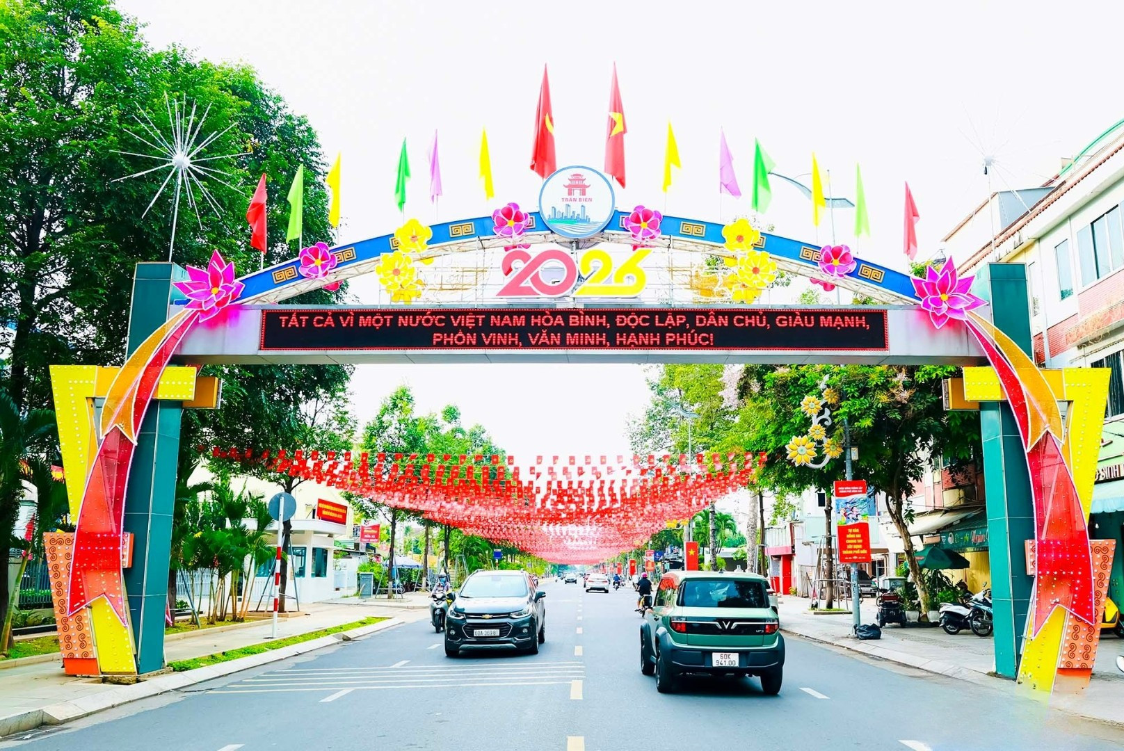 đường Hà Huy Giáp Trấn Biên trang hoàng chào mừng Đồng Nai lên thành phố 18/5/2026