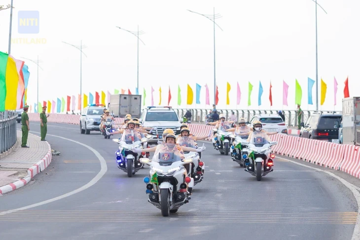 Lễ công bố nghị quyết thành lập thành phố Đồng Nai CSGT tập dượt trước ngày diễn ra lễ công bố 